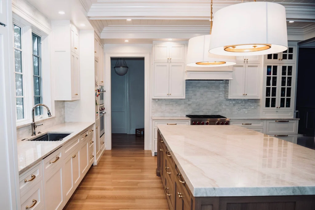 Best Quartzite Countertops for Kitchen vs Bathroom