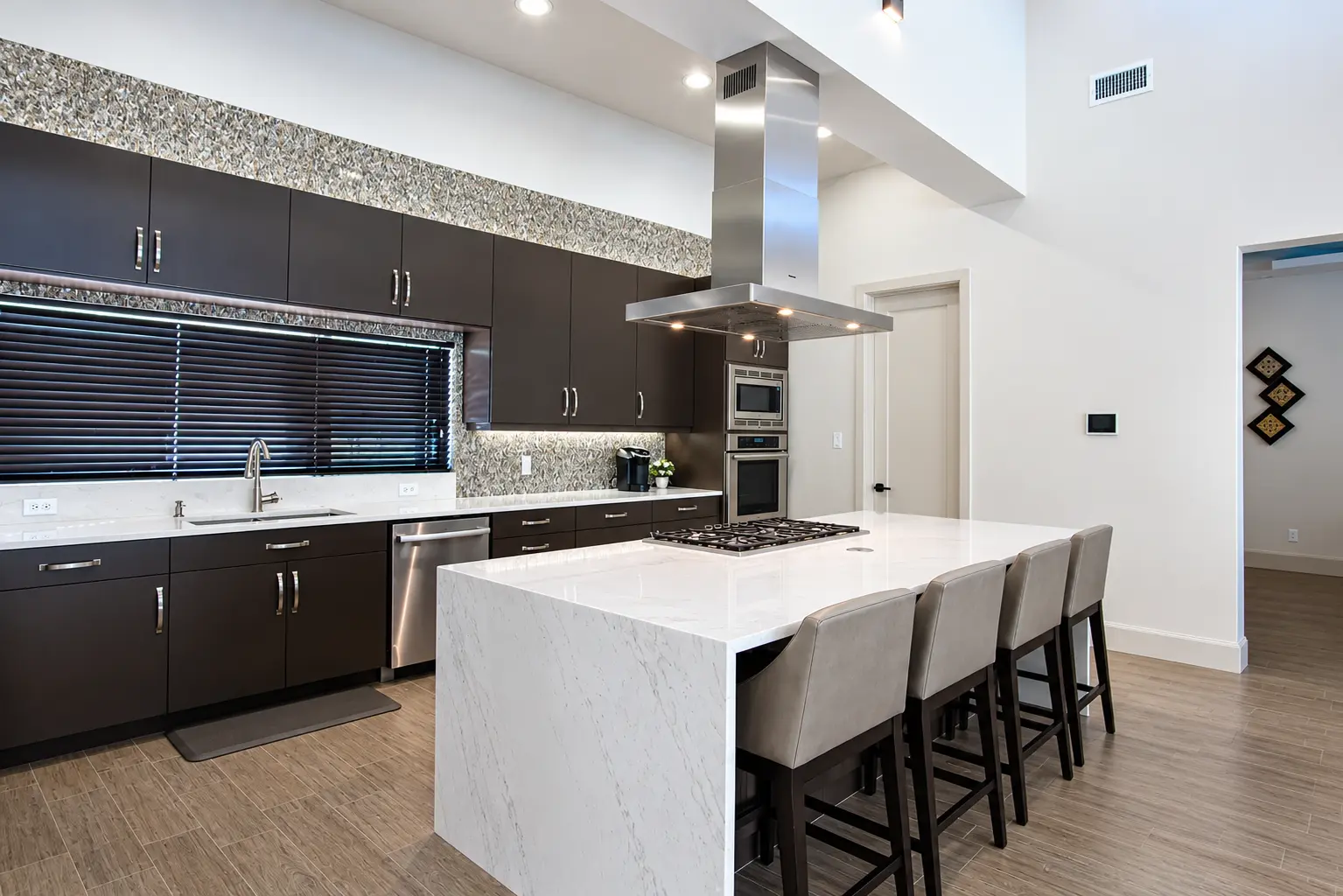 White marble island paired with espresso kitchen units for Countertop and Cabinet Colors.