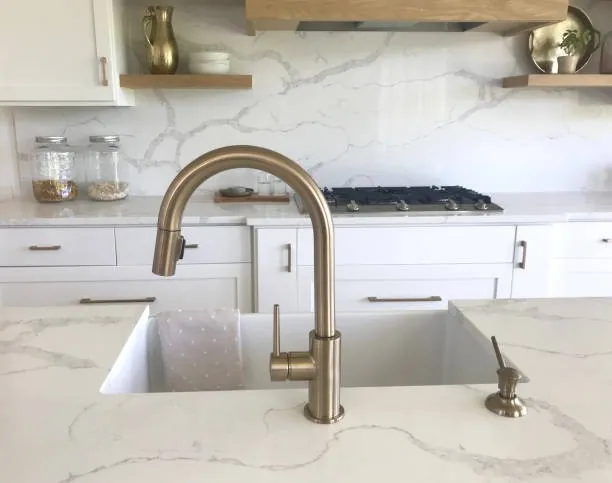 5b52b7e9-3d26-4d78-b595-f6b6a922bfe3 Quartzite Countertop
